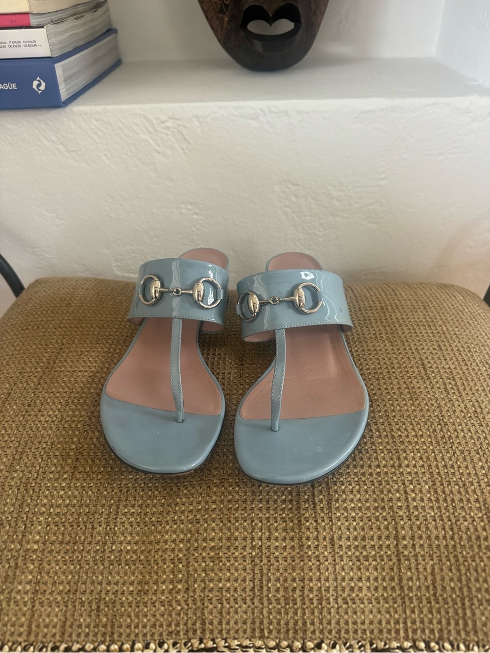 Gucci Patent Leather Thong Sandals in Light Blue with Gold Hardware - Picture 2 of 5